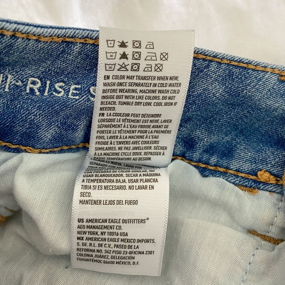 2/$40💜 CLOSET CLEAN OUT: American Eagle medium wash denim shorts - Picture 6 of 8